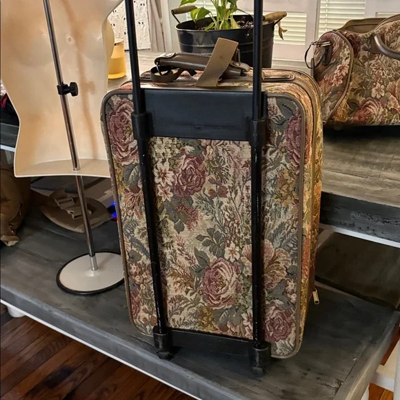 3 piece vintage Jaguar luggage set - Picture 13 of 15